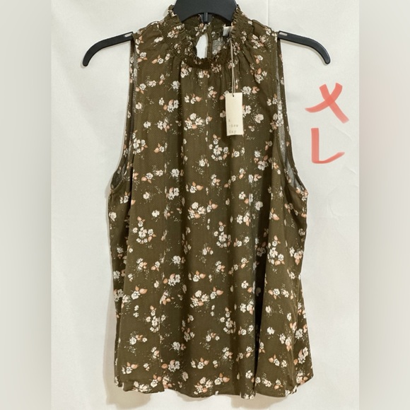 a new day Tops - LADIES FIELD DRAB COLORED SLEEVELESS TOP WITH PINK FLOWERS